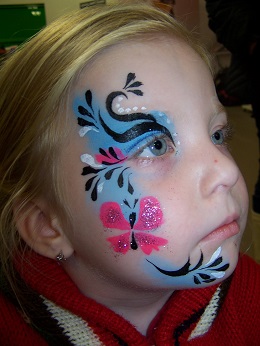 Malování na obličej zajistí zábavu pro děti i pro dospělé.